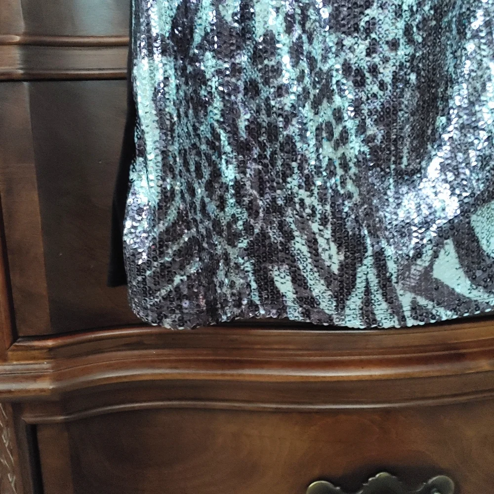 Moa Moa woman sleeveless sequin top. Black/silver. Size 3X - Picture 7 of 7